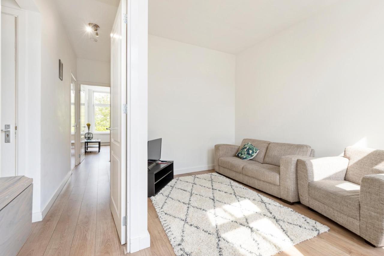 Center For A Group Of 4 In - Apt 2
