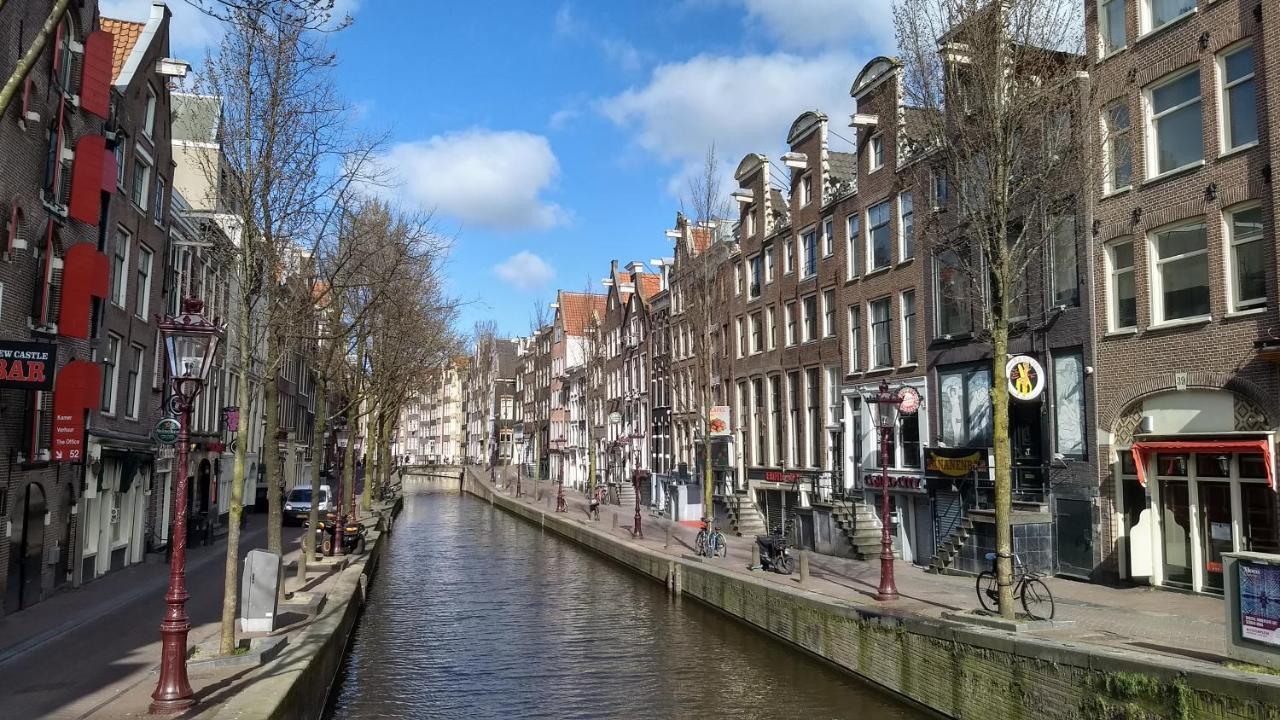 Rembrandt Square Boat Botel *