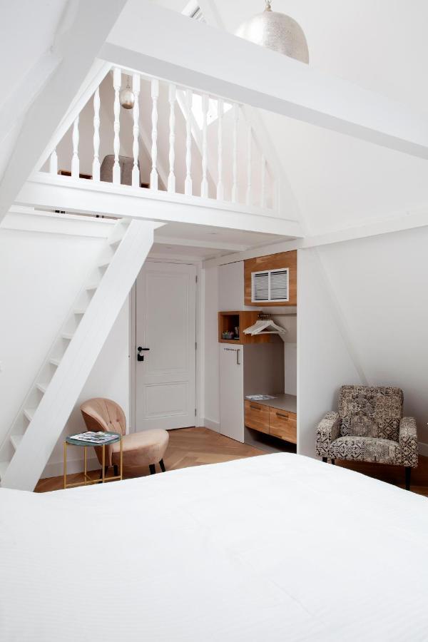 Bed & Breakfast Luxe Suites Roses