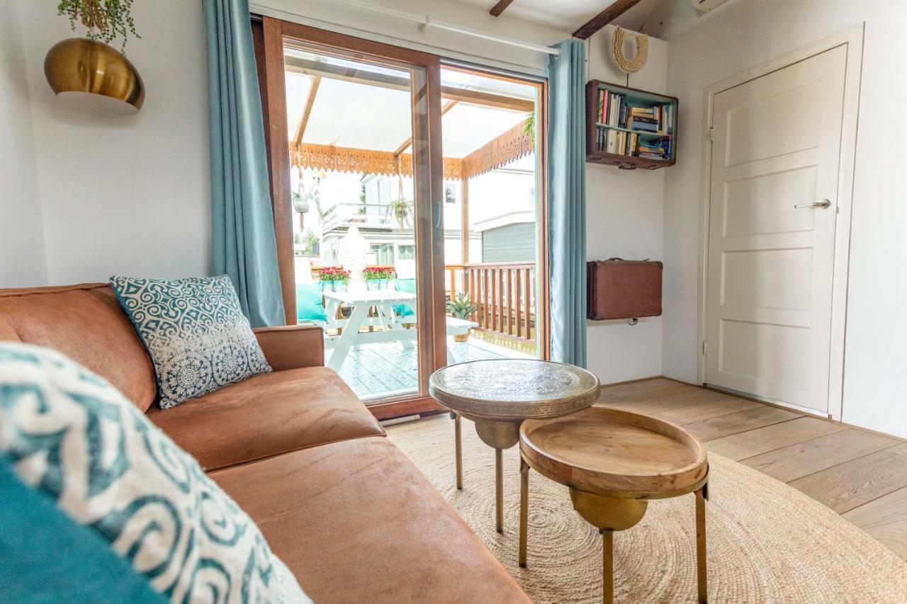 House Boat With Waterfront Terrace Guest house *