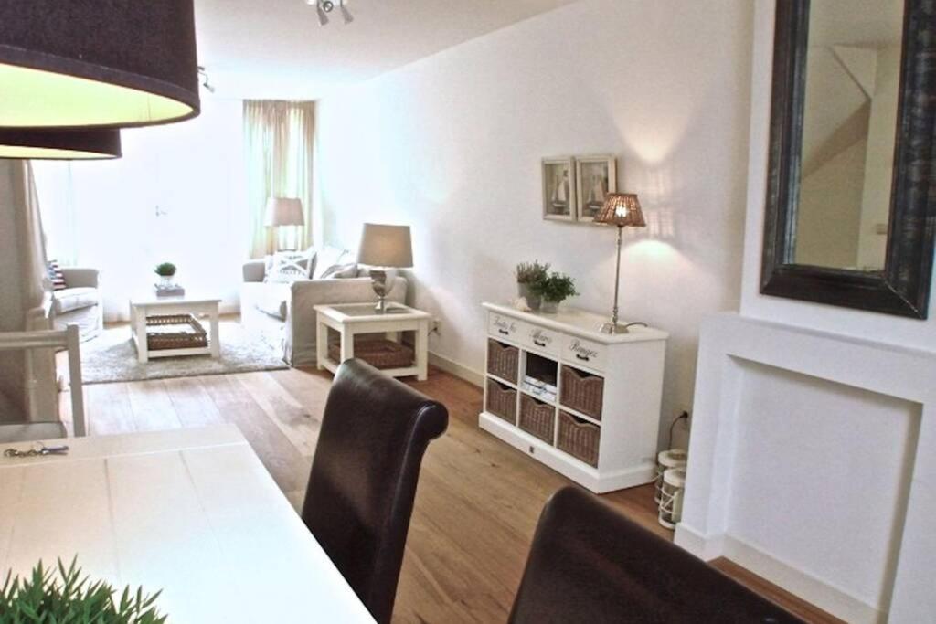 Stylish Canalhouse B *