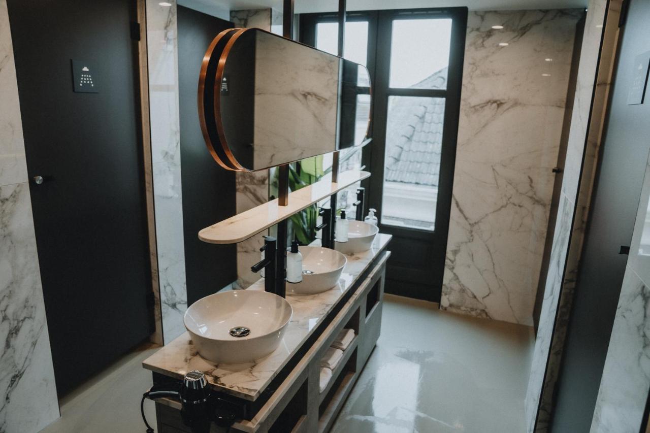 This HoTel Albergue