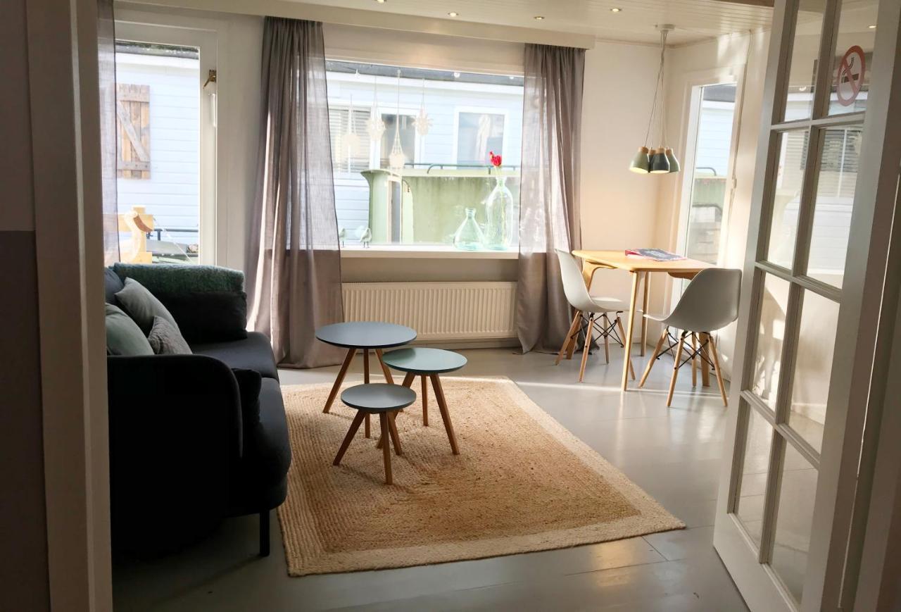 Bed & Breakfast Houseboat With Water Terrace, Free Parking, Free Bikes & Fast Wifi Amsterdam