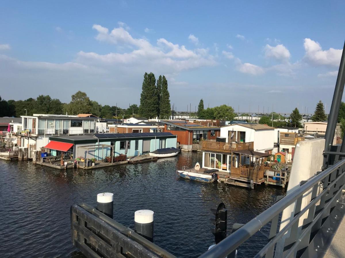Bed & Breakfast Houseboat With Water Terrace, Free Parking, Free Bikes & Fast Wifi Amsterdam