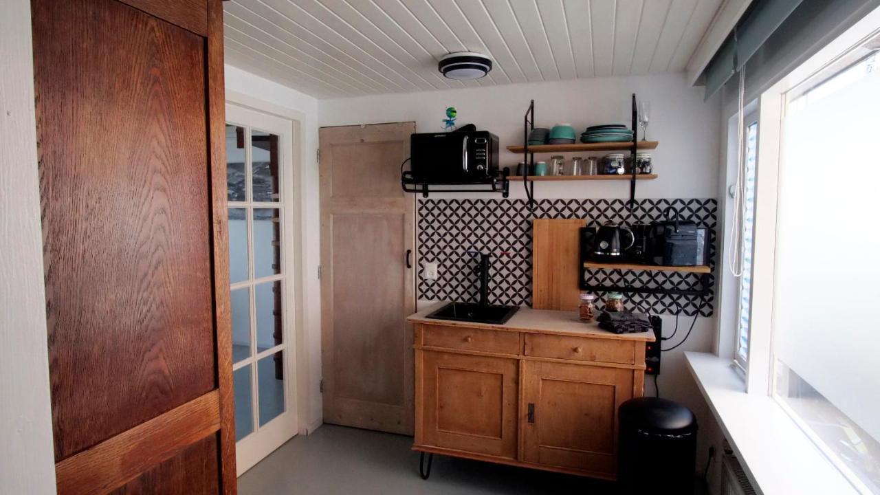 Houseboat With Water Terrace, Free Parking, Free Bikes & Fast Wifi Bed & Breakfast *