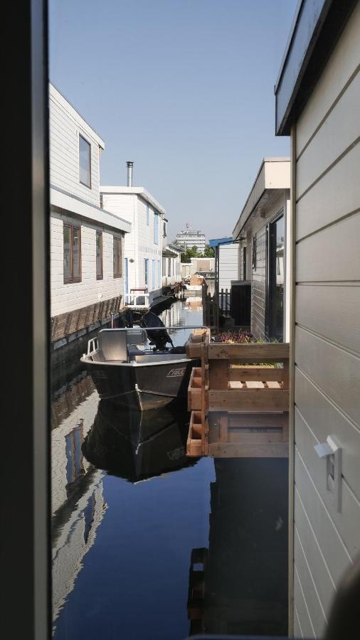 Houseboat With Water Terrace, Free Parking, Free Bikes & Fast Wifi