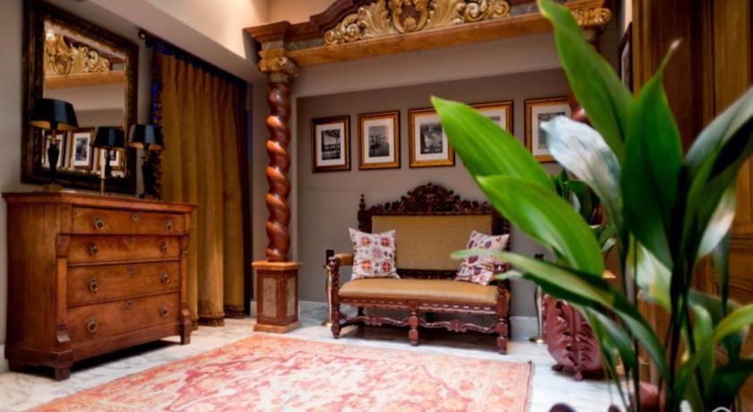 Hendrick De Keyser Apartment *