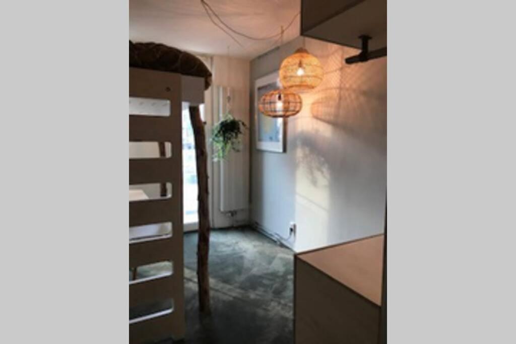 Large And Cosy House On The Water: Free Parking *