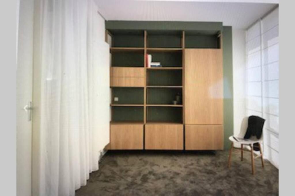 Large And Cosy House On The Water: Free Parking Holiday home