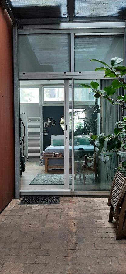 Waterfront Couette-café