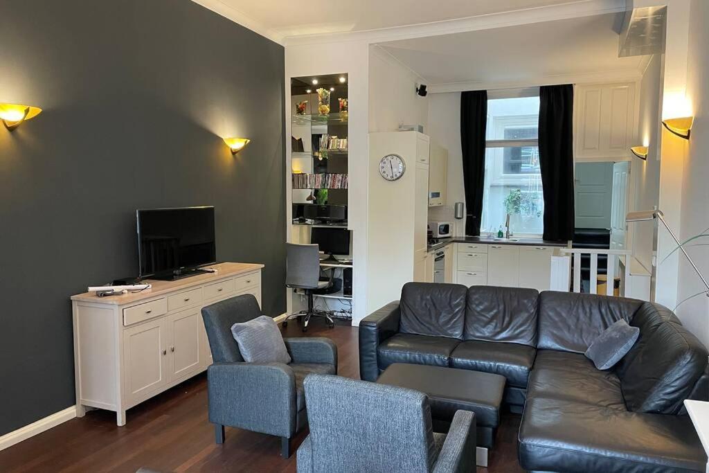Lovely 4 Bedroom Luxury Apartment *