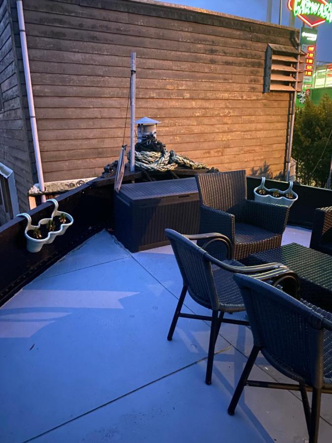 Houseboat By The Mill With Jacuzzi And Sauna Bed & Breakfast