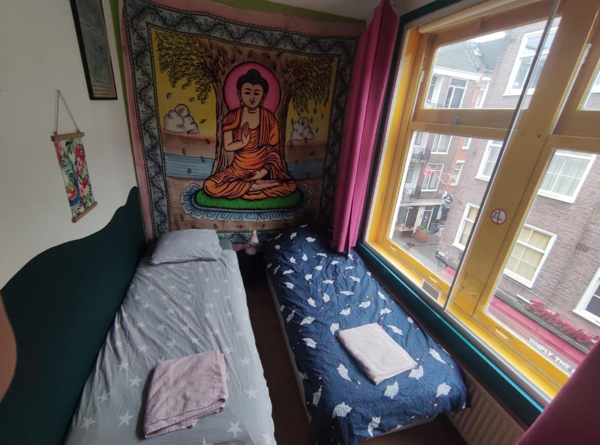 Homestay Michelle, Not For Parties, Not A Hotel, With Shared Bathroom, No Kitchen *
