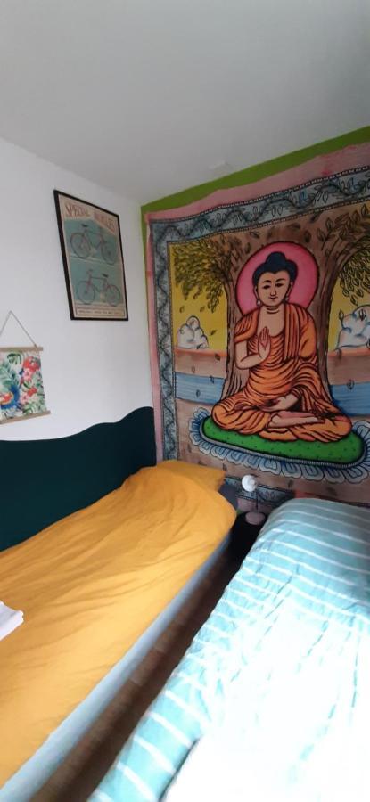 Michelle, Not For Parties, Not A Hotel, With Shared Bathroom, No Kitchen Accommodatie bij particulieren
