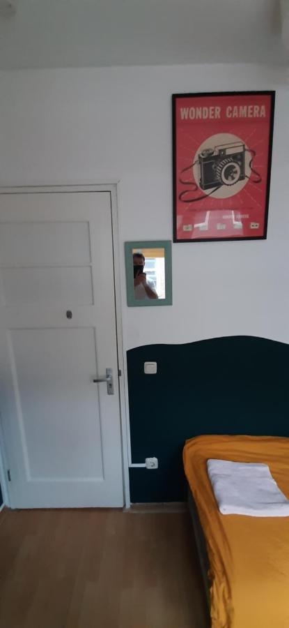 Michelle, Not For Parties, Not A Hotel, With Shared Bathroom, No Kitchen Accommodatie bij particulieren