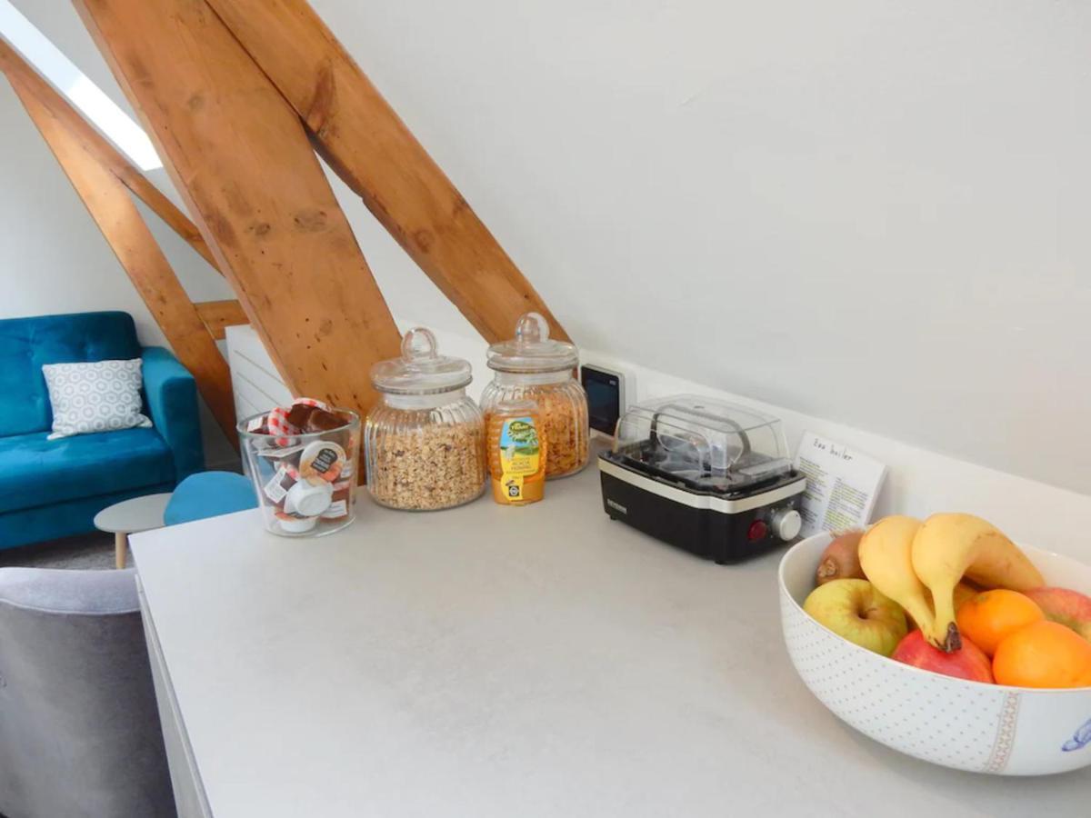 Bed & Breakfast Bnb Funny Granny *