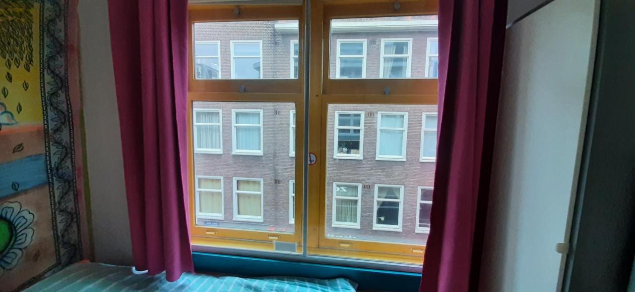 Accommodatie bij particulieren Michelle, Not For Parties, Not A Hotel, With Shared Bathroom, No Kitchen Amsterdam