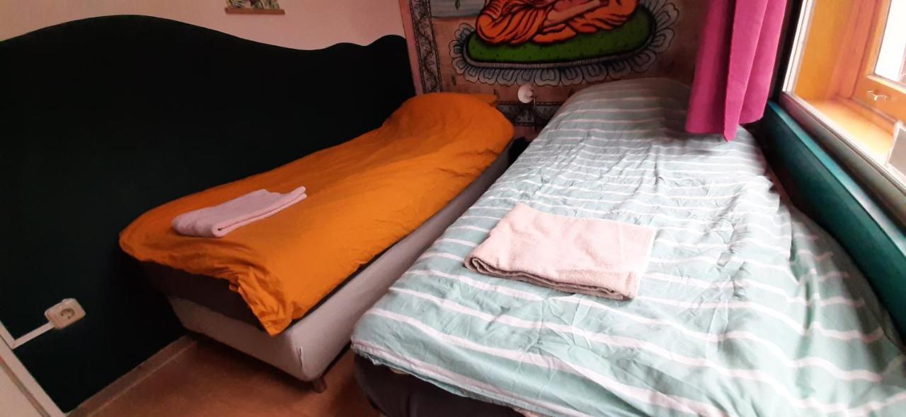 Michelle, Not For Parties, Not A Hotel, With Shared Bathroom, No Kitchen Accommodatie bij particulieren