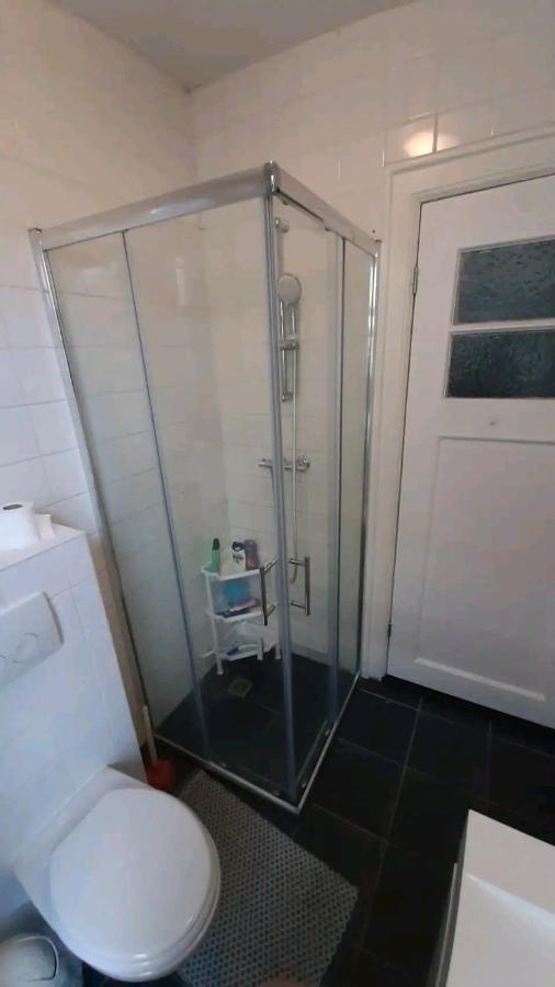 Homestay Nicole, Not For Parties, Not A Hotel, With Shared Bathroom, No Kitchen *