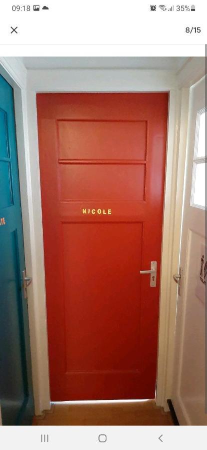 Nicole, Not For Parties, Not A Hotel, With Shared Bathroom, No Kitchen Homestay Amsterdam