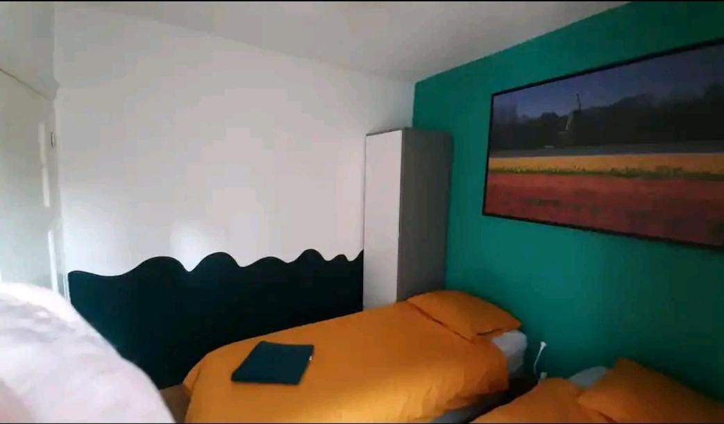 Homestay Nicole, Not For Parties, Not A Hotel, With Shared Bathroom, No Kitchen *