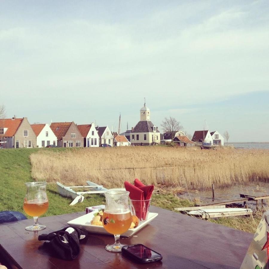 Very In Durgerdam, With Private Garden, Free Parking, Pets Allowed