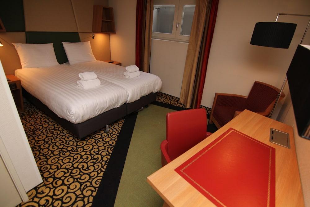 Savoy Hotel 4*