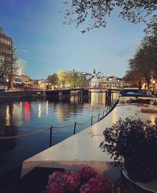 Acomodação com café da manhã  Romantic Houseboat