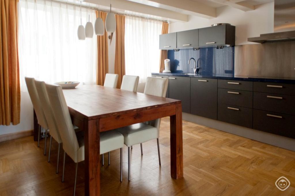 Hendrick De Keyser Apartment