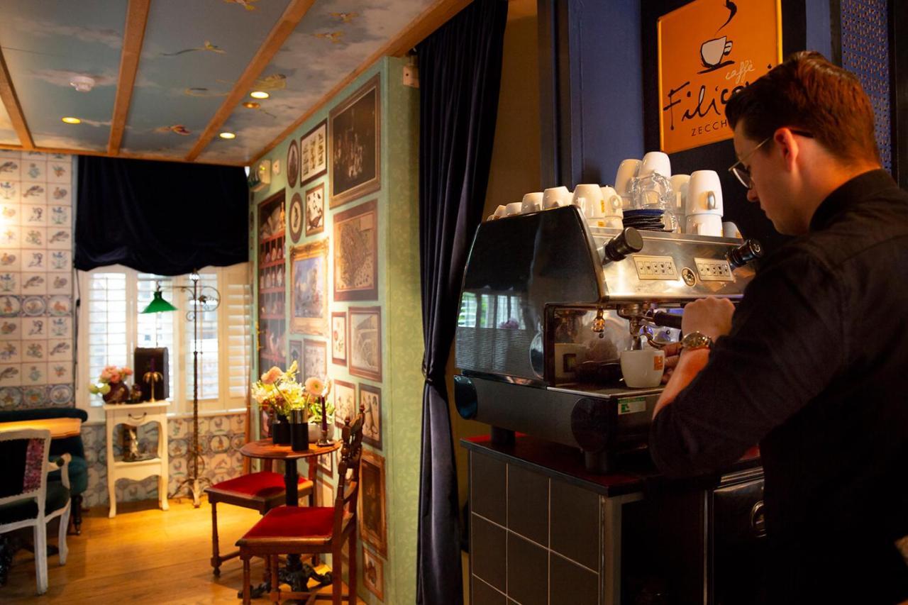Hotel Rosalia's Menagerie Cocktail Bar & Innupstairs 3*