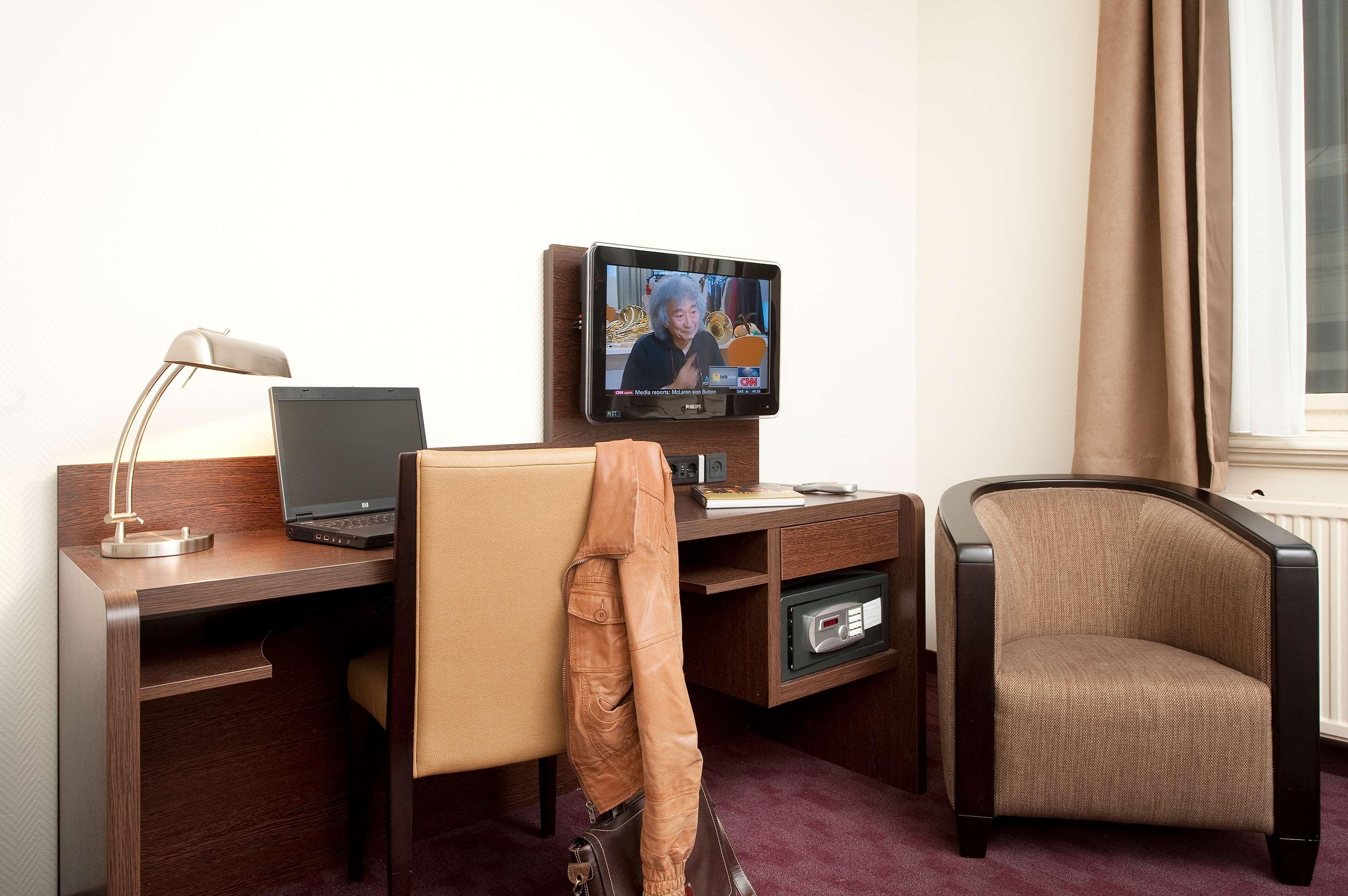 Western Dam Square Hotel