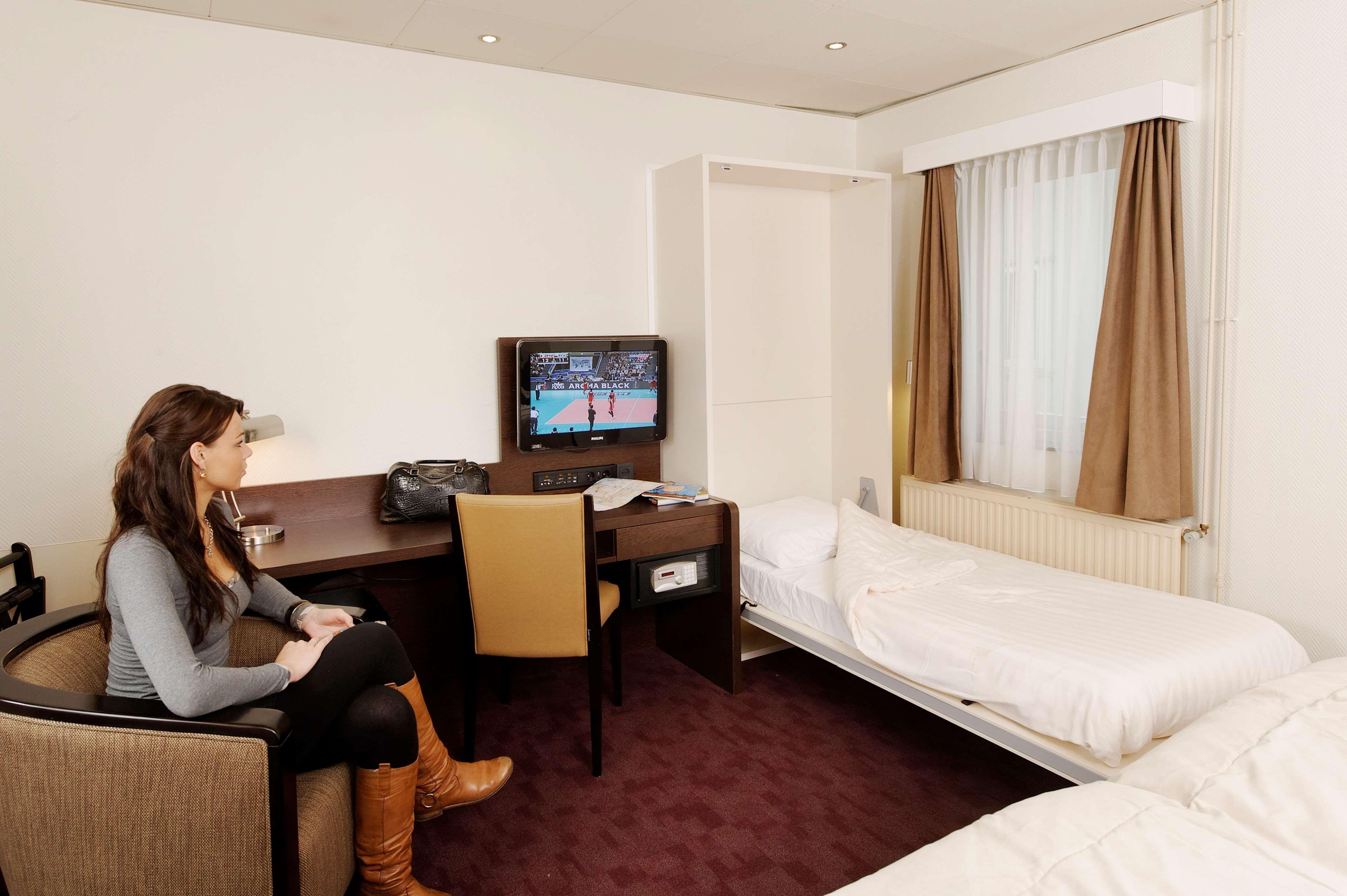 Western Dam Square 3*