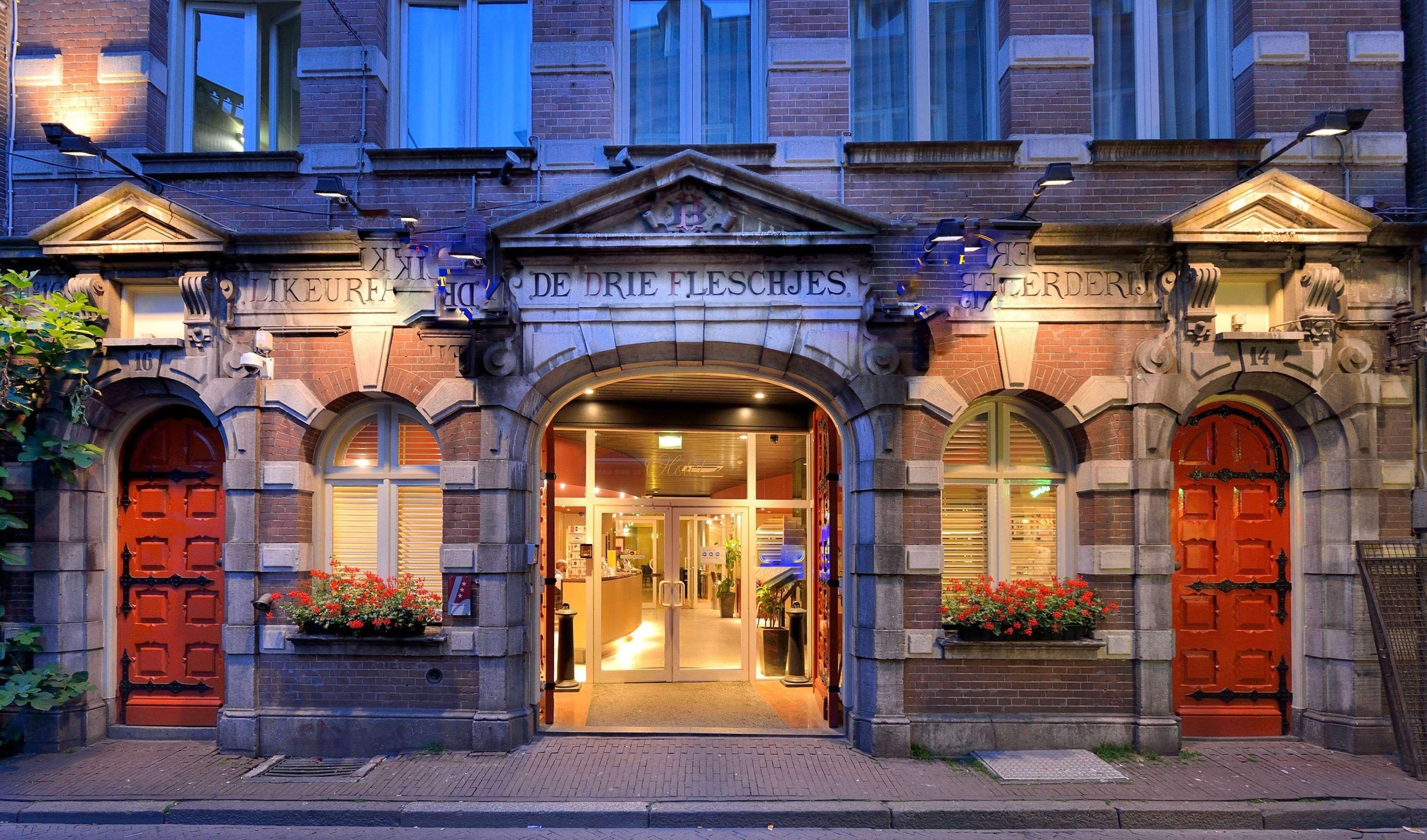 Western Dam Square 3*