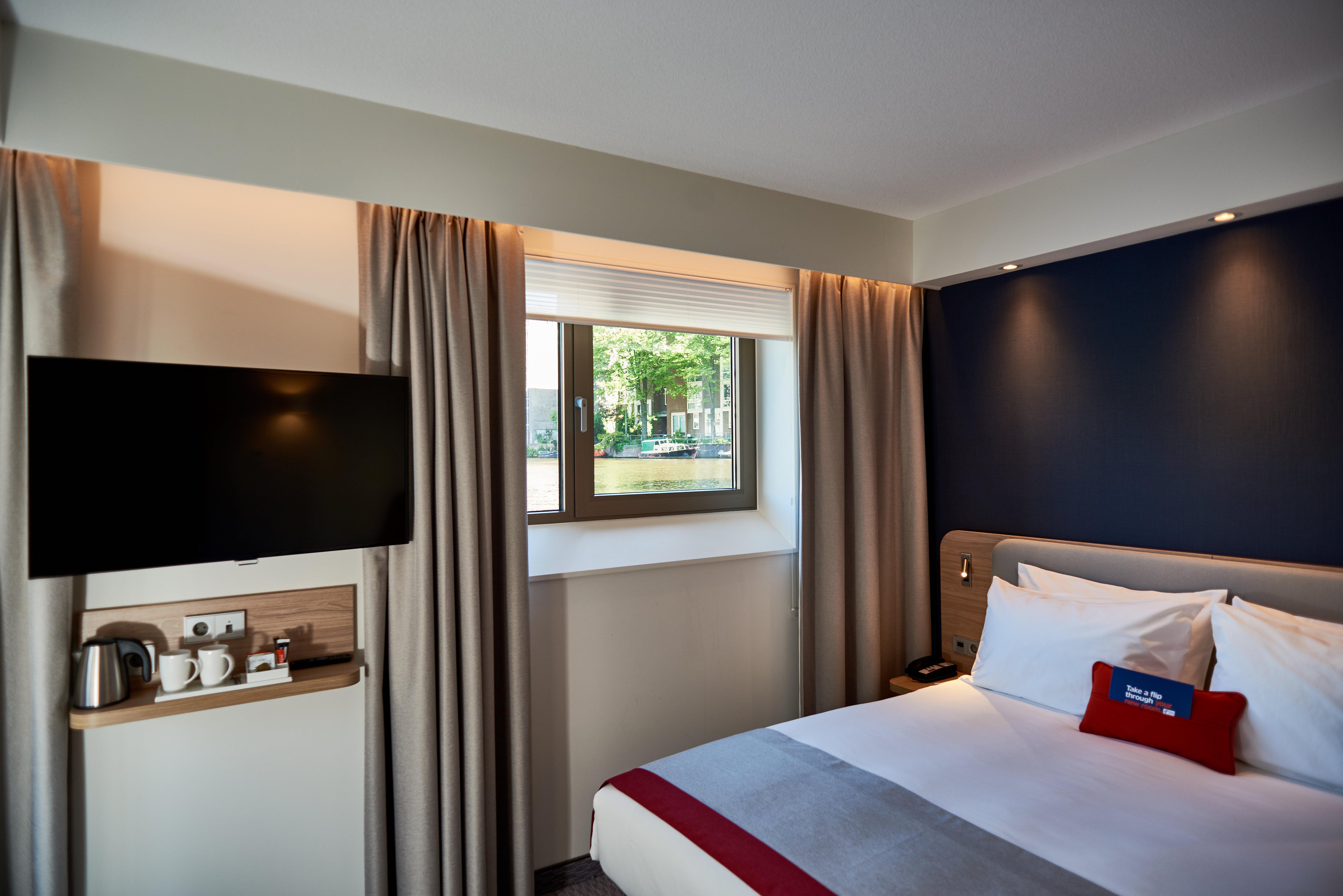 Hotel Express - Hall By Ihg 3*