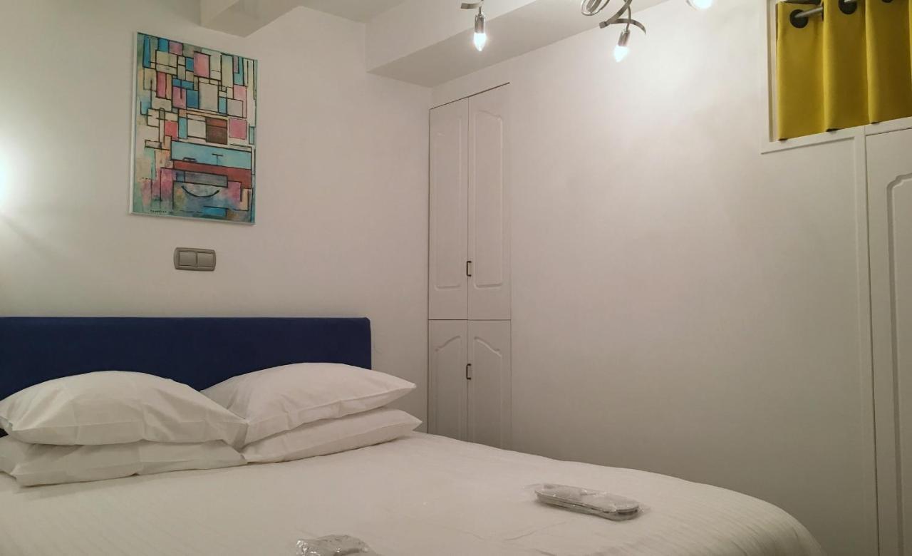 Dutch Masters Short Apartment