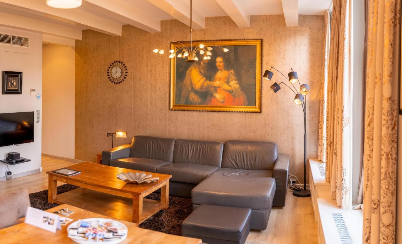 Dutch Masters Short Apartment