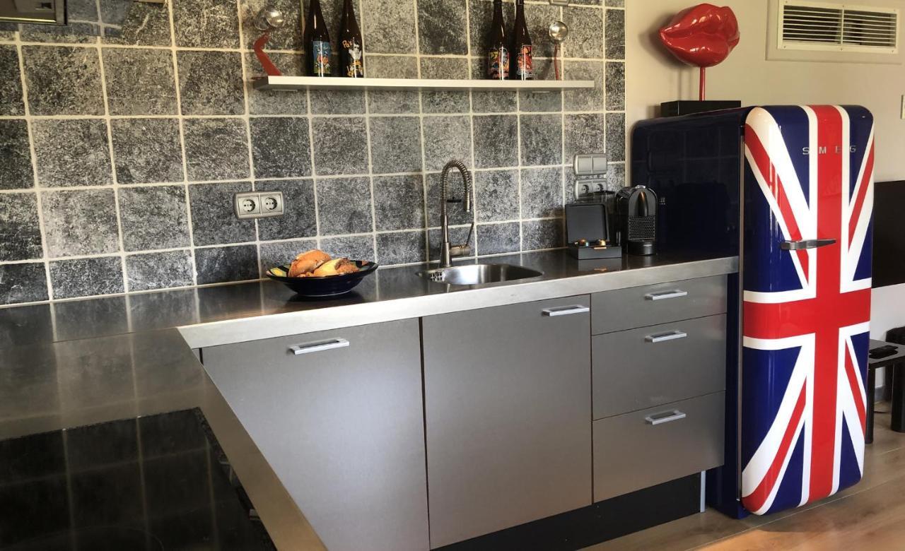 Dutch Masters Short Apartment