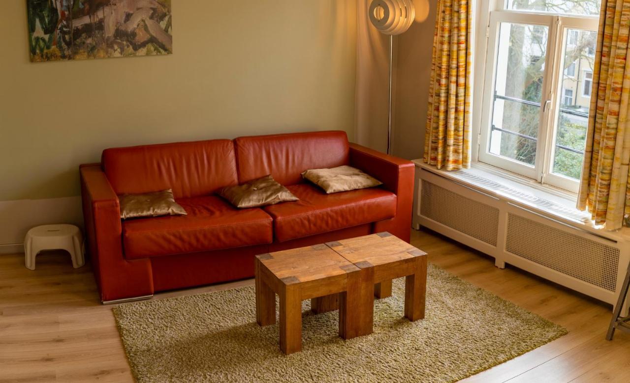 Dutch Masters Short Apartment