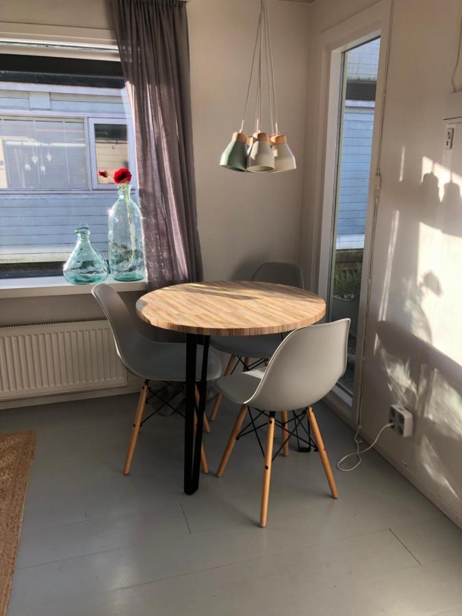 Bed & Breakfast Houseboat With Water Terrace, Free Parking, Free Bikes & Fast Wifi Amsterdam