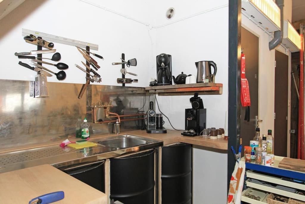 Warehouse In Spacious Industrial Workshop Apartment