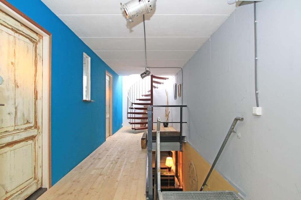 Warehouse In Spacious Industrial Workshop * Amsterdam