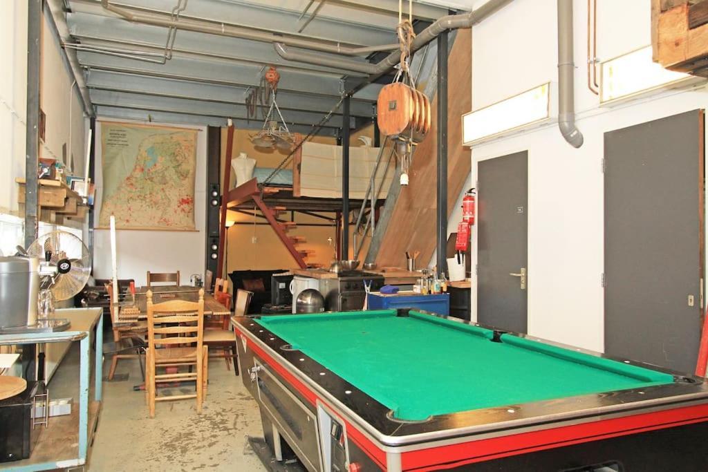 Apartment Warehouse In Spacious Industrial Workshop *