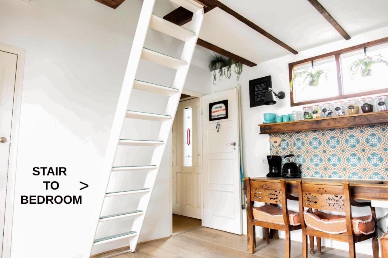 House Boat With Waterfront Terrace Guest house Amsterdam