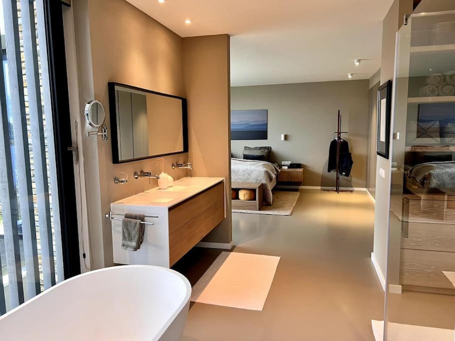 Luxury Waterfrontvilla *
