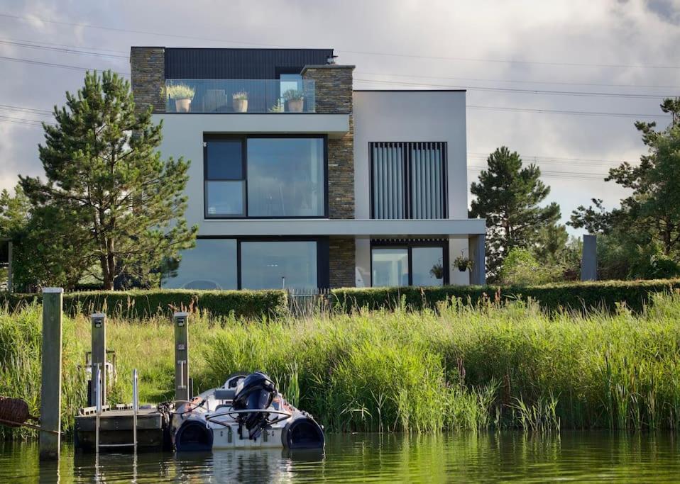 Luxury Waterfrontvilla * Amsterdam