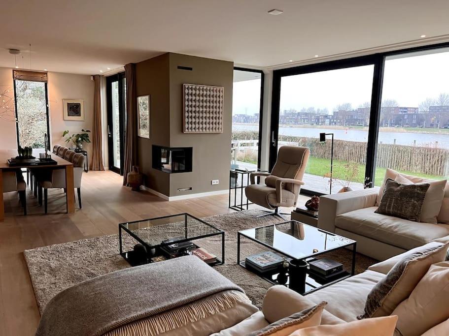 Luxury Waterfrontvilla Villa *