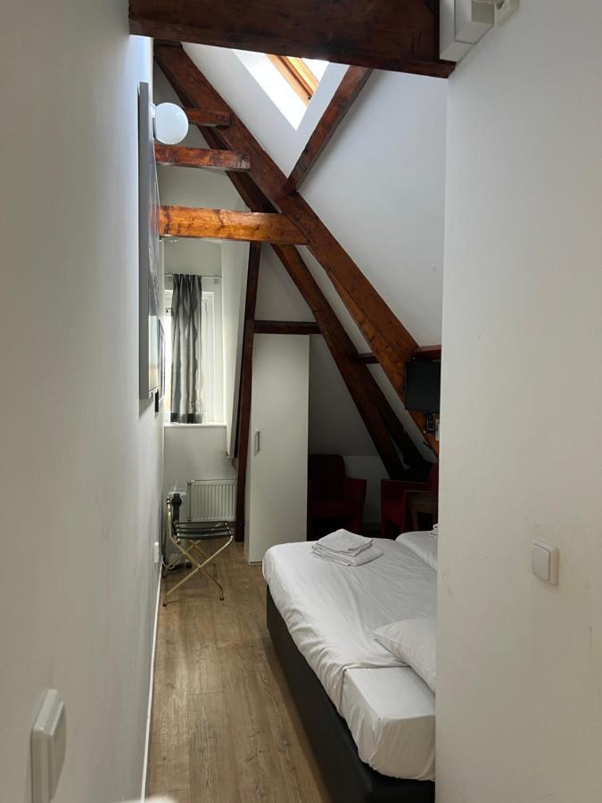 Max Hotel 2*