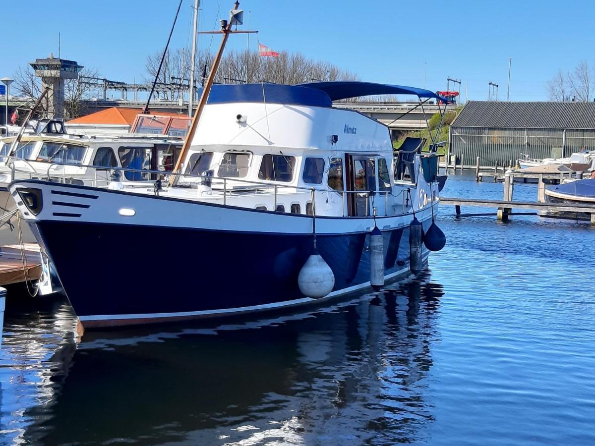 Motor Yacht Almaz Bateau-hôtel *