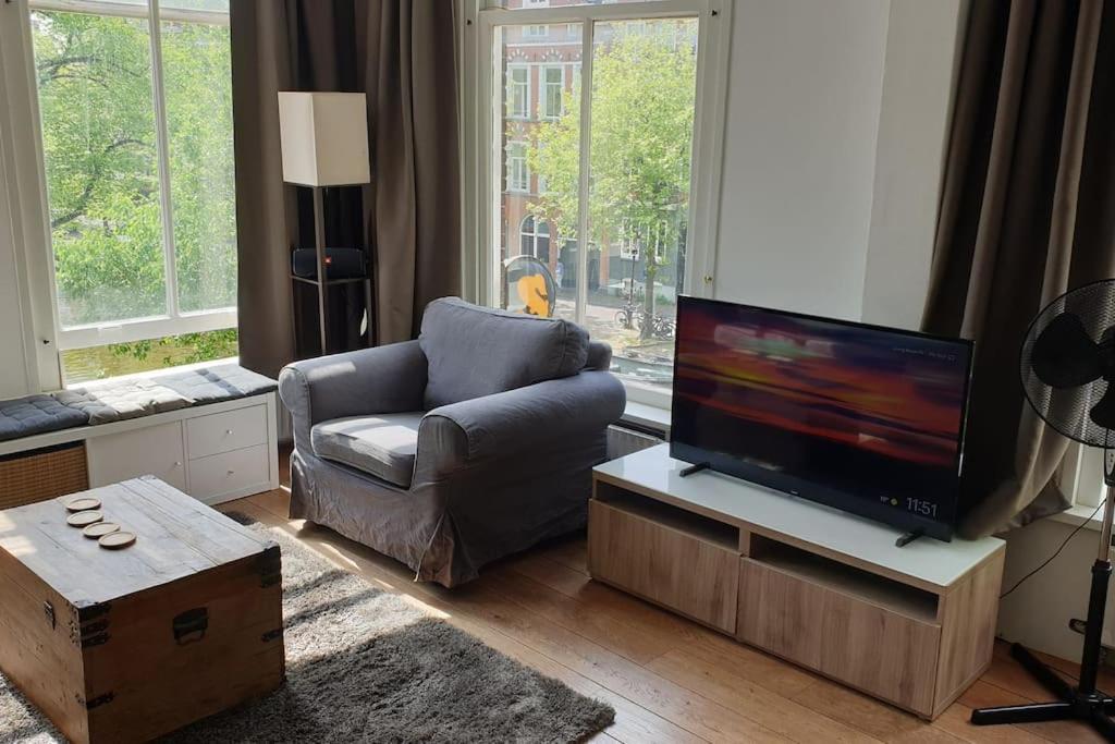 - Bright, Canal-side, Central, Renovated 1br Apartment *