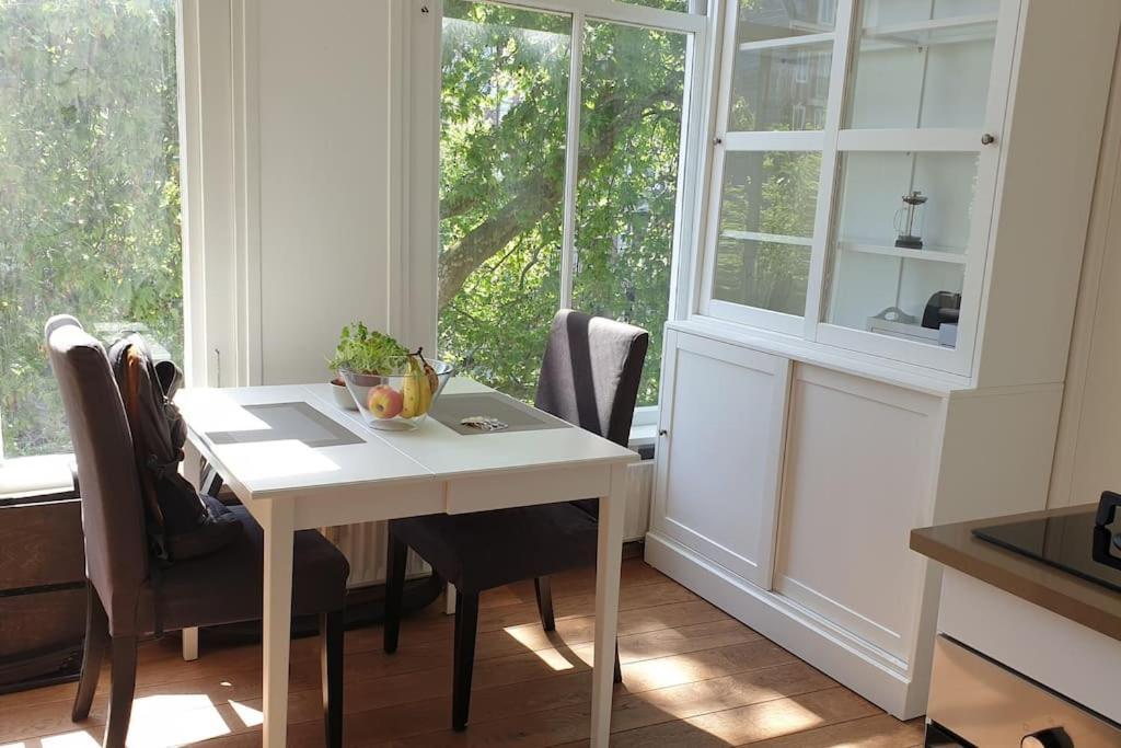- Bright, Canal-side, Central, Renovated 1br * Amsterdam